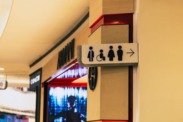 Señalética de interior montada en muro